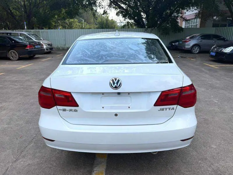Jetta 2015 Value Edition 1.6L Automatic Fashion Model — 5