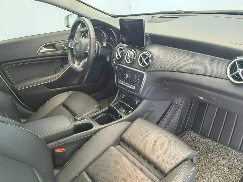 Mercedes-Benz GLA 2019 GLA 200 Dynamic — 14
