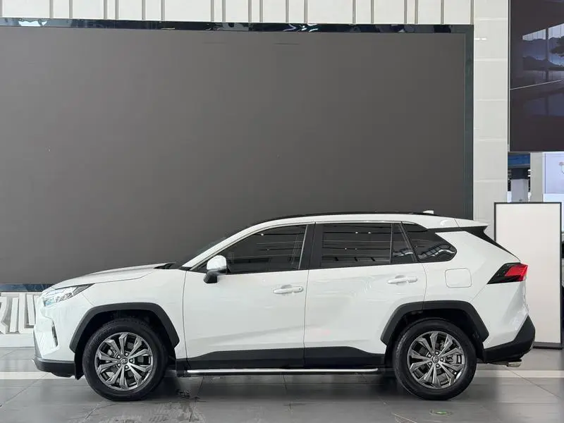 RAV4 Rongfang 2023 2.0L CVT 2WD Fashion Plus Edition — 3