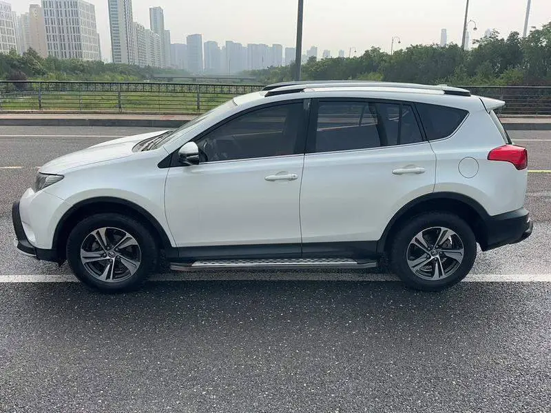 RAV4 Rongfang 2015 2.0L CVT 2WD Fashion Edition — 4