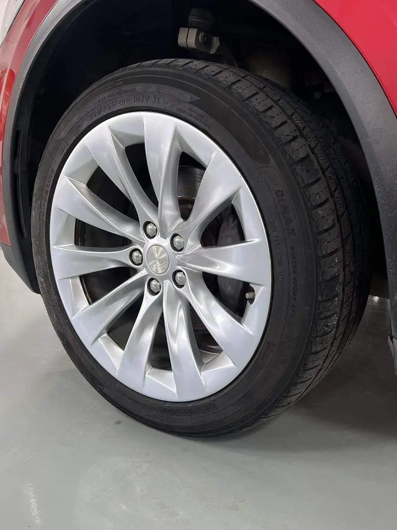 Model X 2019 Standard Range Edition — 11