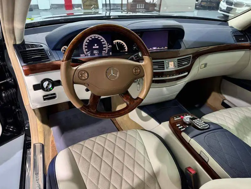 Mercedes-Benz S-Class 2008 S 300 L Premium Edition — 12