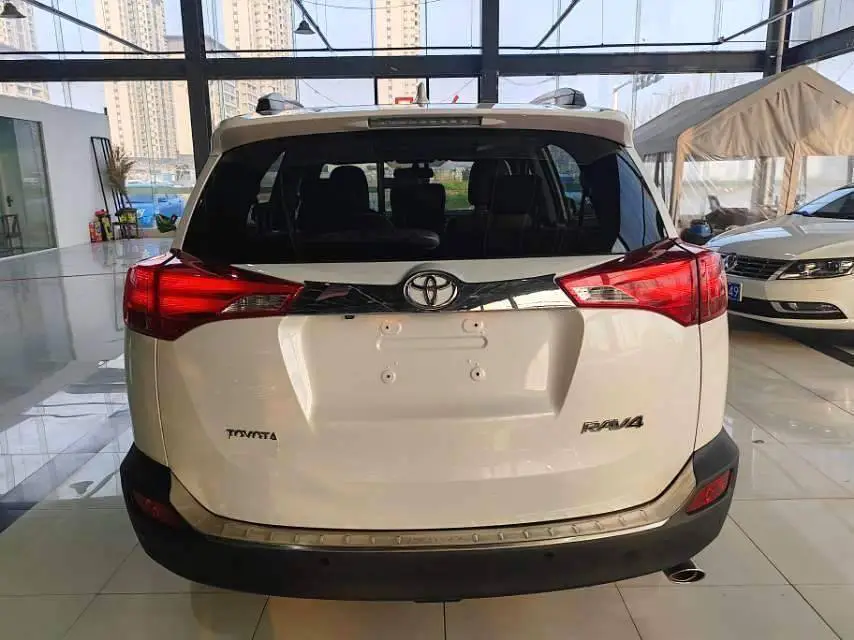 RAV4 Rongfang 2015 2.0L CVT 2WD Fashion Edition — 2