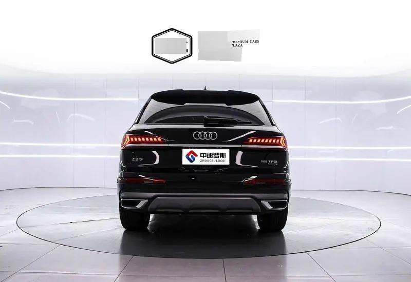 Audi Q7 2023 45 TFSI quattro S line sports model — 3