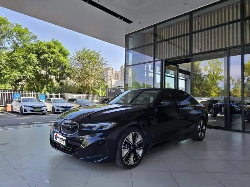 BMW i3 2023 eDrive 40 L Night Sport Package — 9