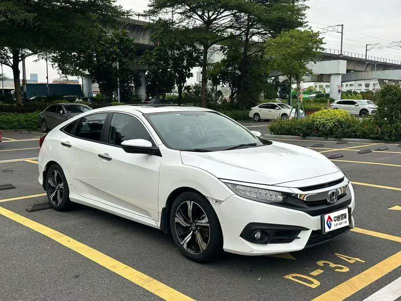 Civic 2016 220TURBO CVT Premium Edition — 3