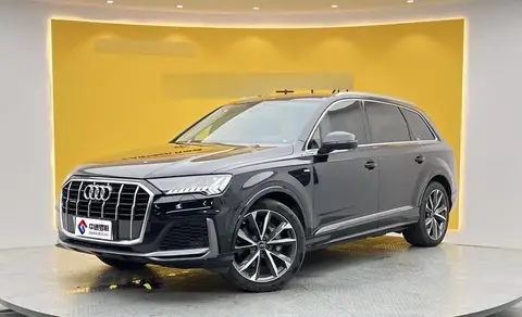 Audi Q7 2023 55 TFSI quattro S line sports model