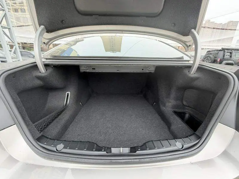 BMW 5 Series 2014 520Li Elegant Edition — 18