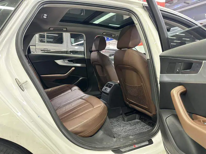 Audi A4L 2018 30th Anniversary Model 40 TFSI Fashion Model — 20