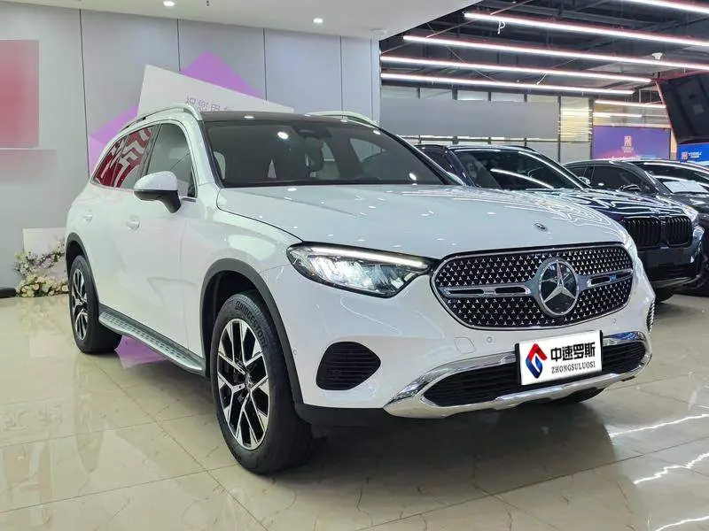 Mercedes-Benz GLC 2023 GLC 260 L 4MATIC Dynamic 7-seater — 3