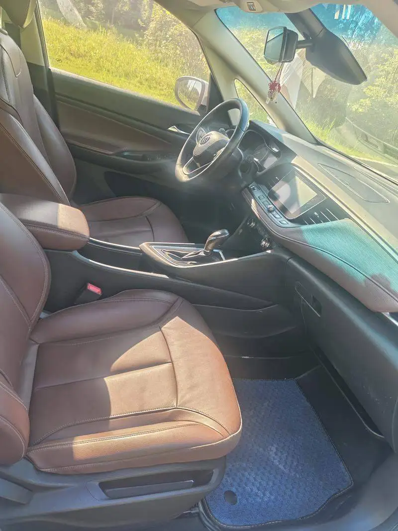 Buick GL6 2018 18T 6-seat luxury model — 7