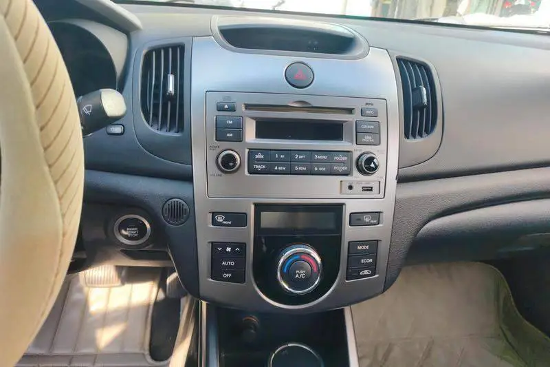 Freddy 2011 1.6L AT Premium — 13