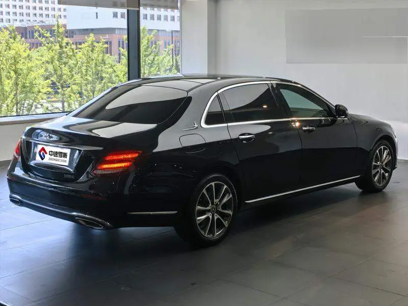 Mercedes-Benz E-Class 2018 E 300 L Fashion Edition — 4
