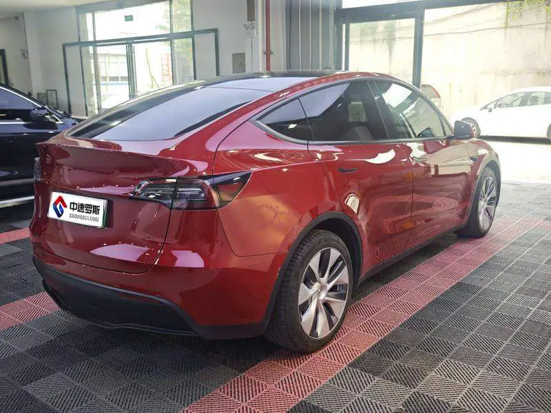 Model Y 2021 Long Range All-Wheel Drive — 4