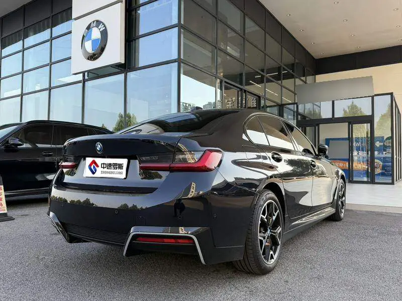 BMW i3 2026 eDrive 40 L Shadow Edition — 5