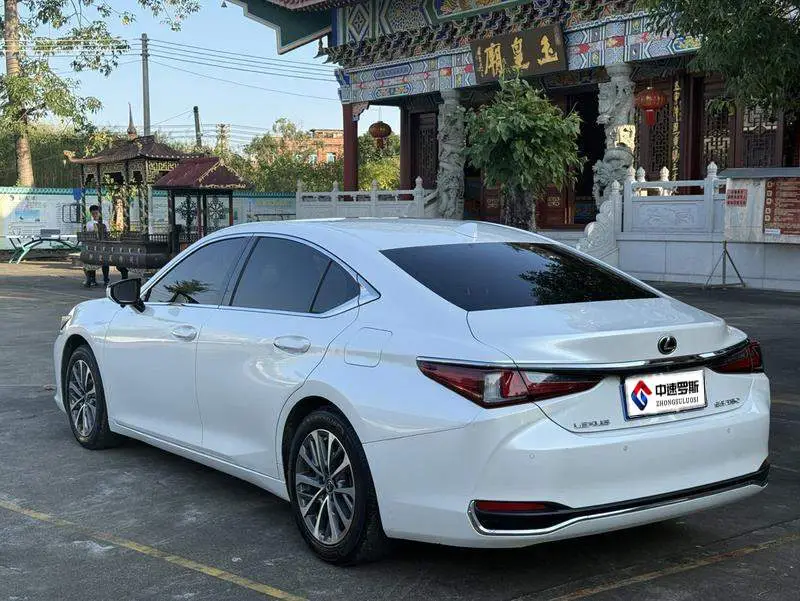 Lexus ES 2021 200 Excellence Edition — 4