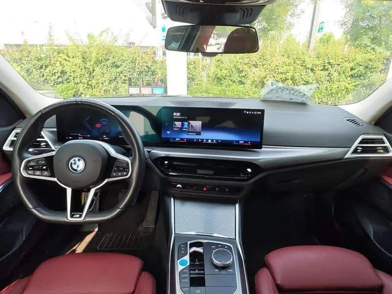 BMW i3 2025 eDrive 40 L Night Edition — 11