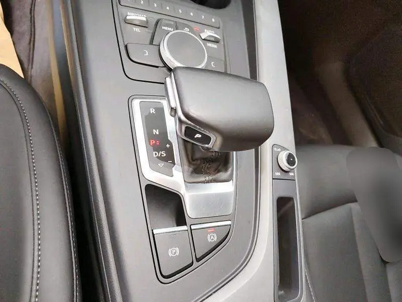 Audi A4L 2019 40 TFSI Progressive National VI — 12