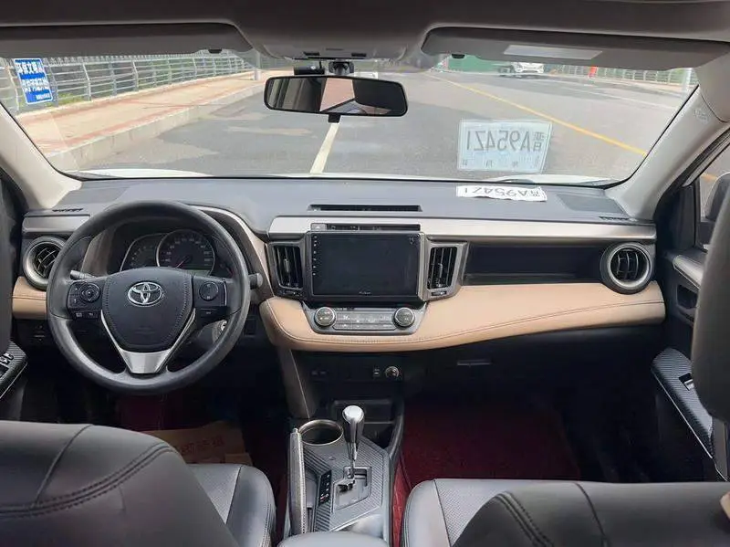 RAV4 Rongfang 2015 2.0L CVT 2WD Fashion Edition — 16