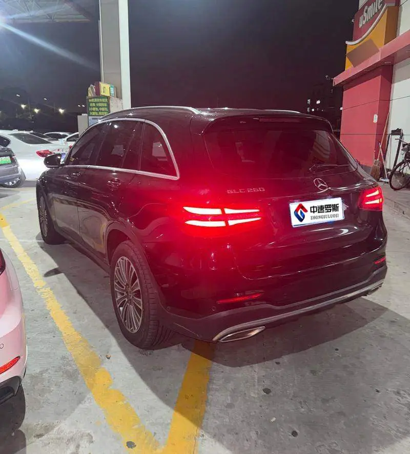 Mercedes-Benz GLC 2017 GLC 260 4MATIC Dynamic — 4