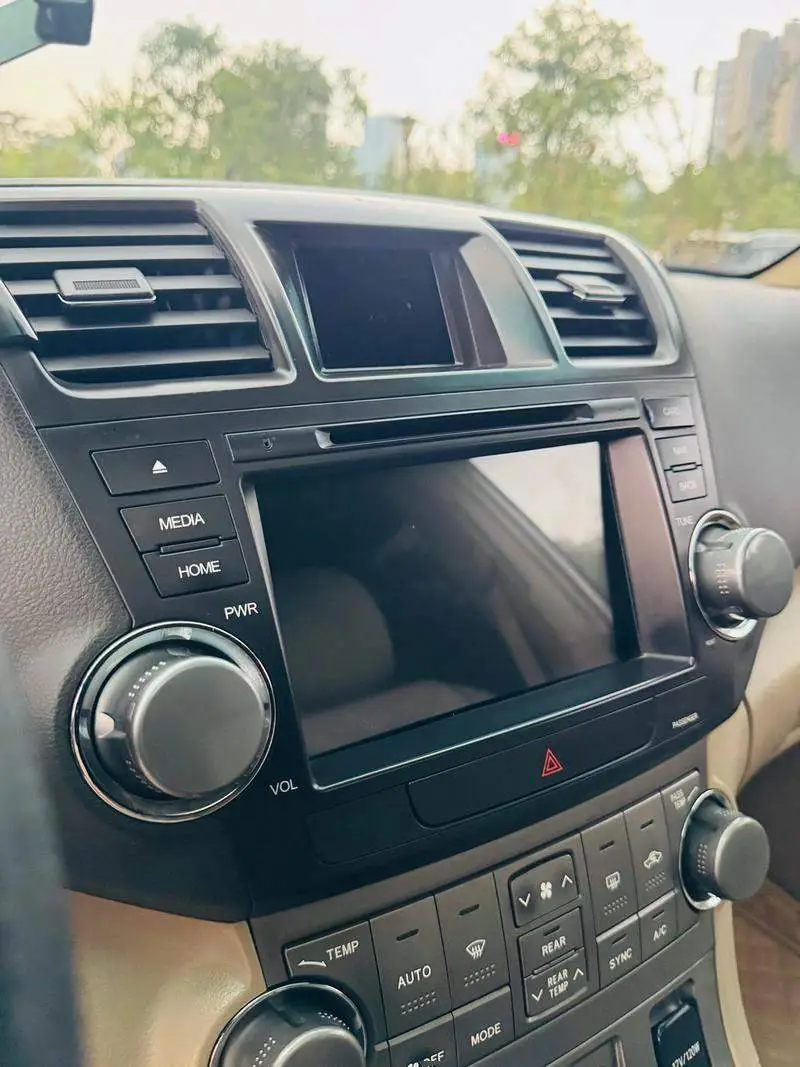 Highlander 2009 2.7L 2WD 7-seat luxury version — 11