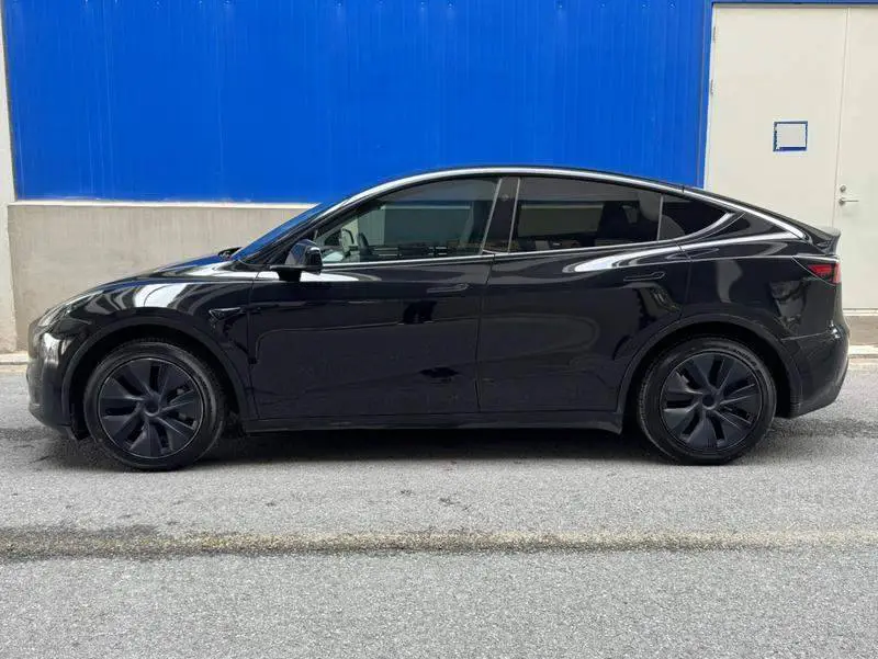 Model Y 2024 rear-wheel drive version — 4