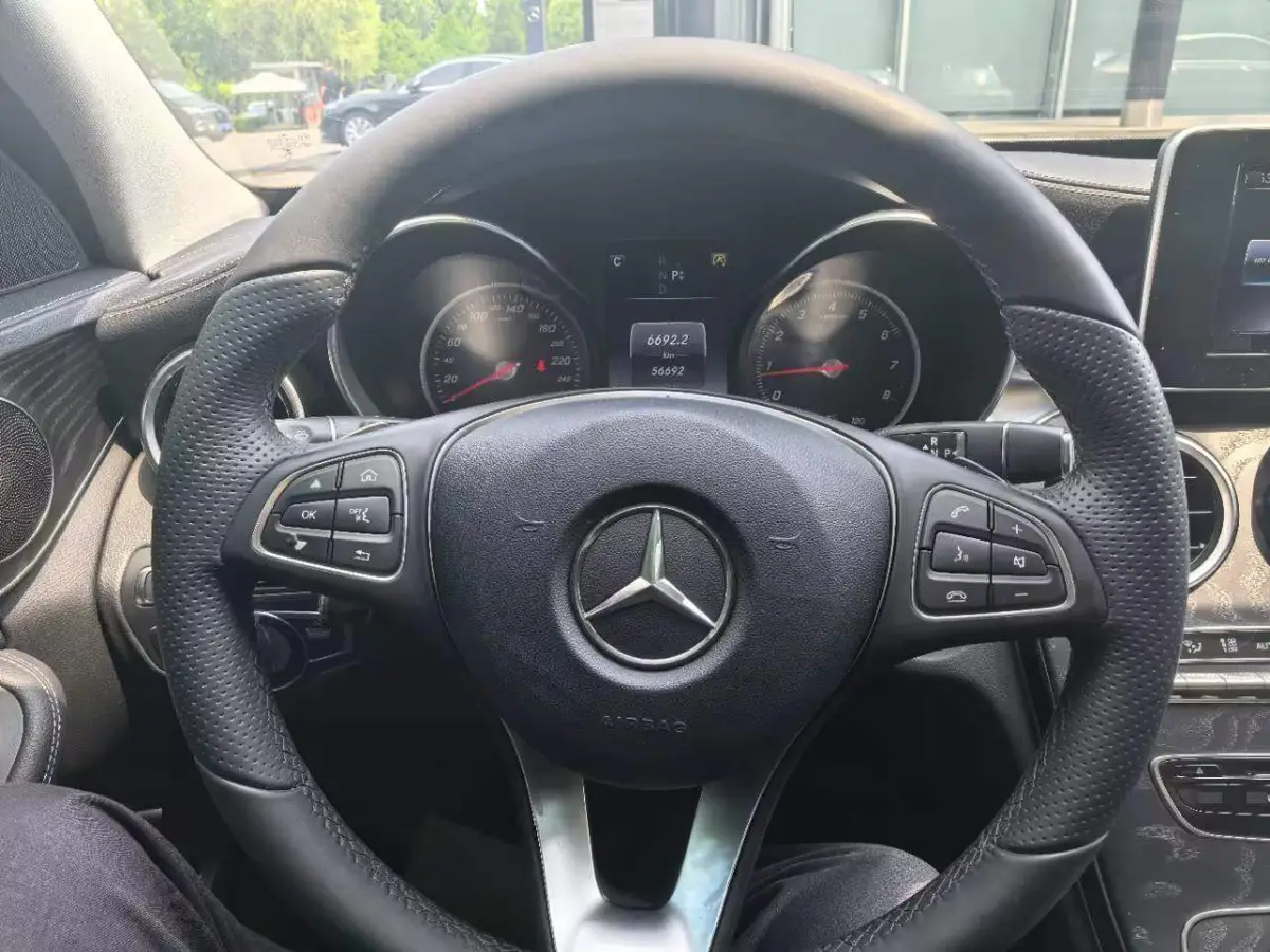 Mercedes-Benz C-Class 2017 C 200 L Sports Edition — 14