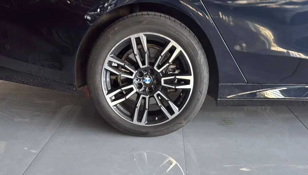 BMW 5 Series 2025 530Li Leading M Sport Package — 5