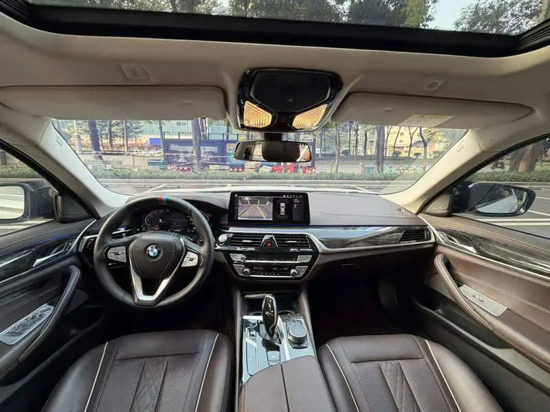 BMW 5 Series 2021 525Li Luxury Package — 7