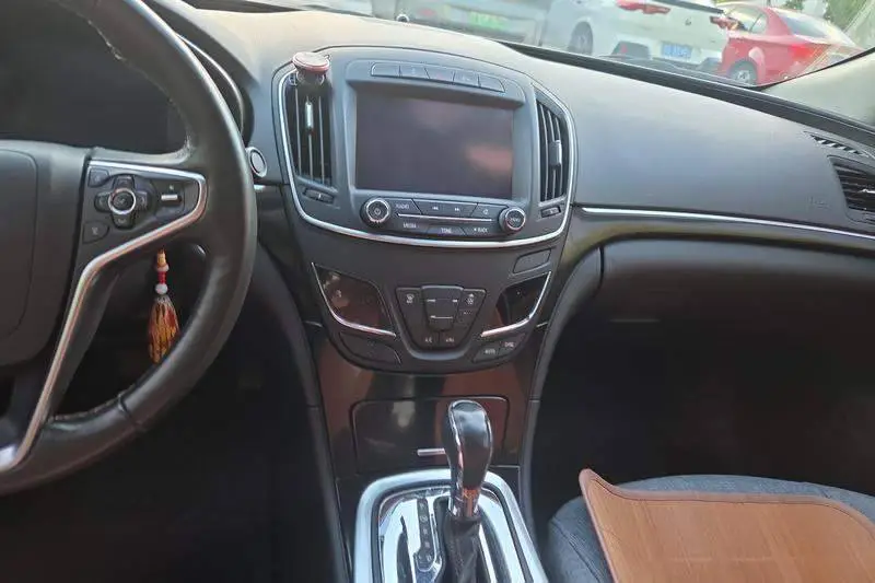 Regal 2015 1.6T Elite Technology Edition — 10