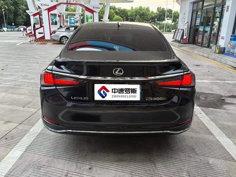 Lexus ES 2021 300h Excellence Edition — 5