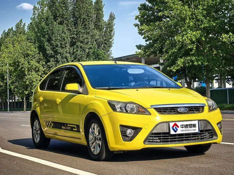 Fox 2012 Hatchback Classic 1.8L Automatic Basic Model — 3