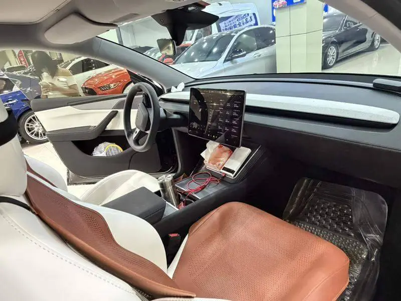 Model Y 2025 Facelift Long Range All-Wheel Drive Version — 11