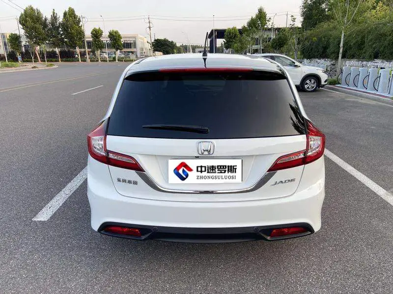 Jed 2014 1.8L Automatic Comfort Elite Edition 5 Seaters — 5