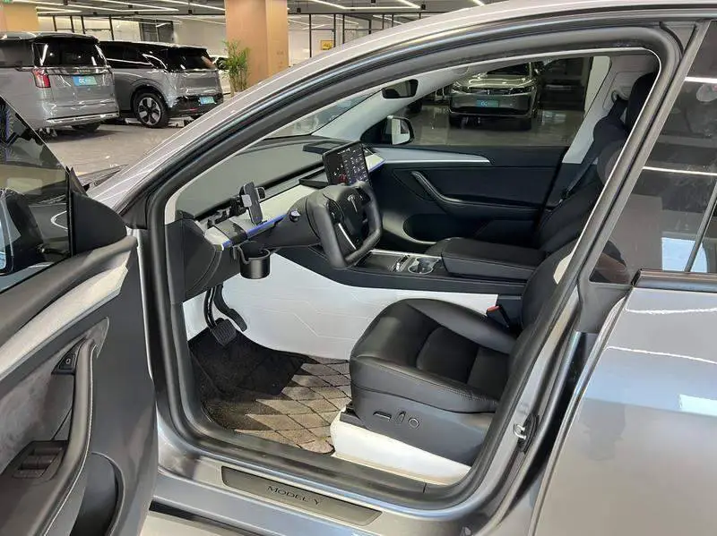 Model Y 2024 long-range all-wheel drive version — 13