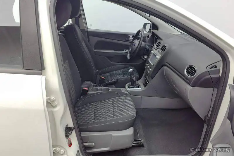Fox 2013 Hatchback Classic 1.8L Manual Basic Model — 10