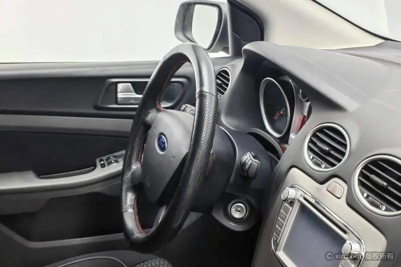 Fox 2013 Hatchback Classic 1.8L Manual Basic Model — 17