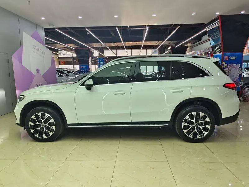 Mercedes-Benz GLC 2023 GLC 260 L 4MATIC Dynamic 7-seater — 4