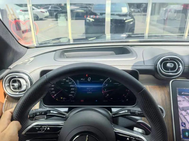 Mercedes-Benz GLC 2025 GLC 300 L 4MATIC Dynamic 5-seater — 15