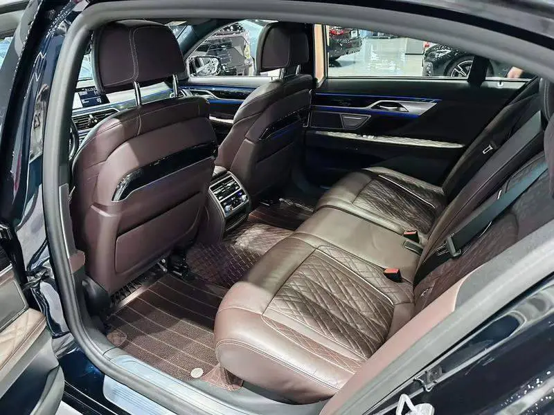 BMW 7 Series 2021 740Li Leading M Sport Package — 9