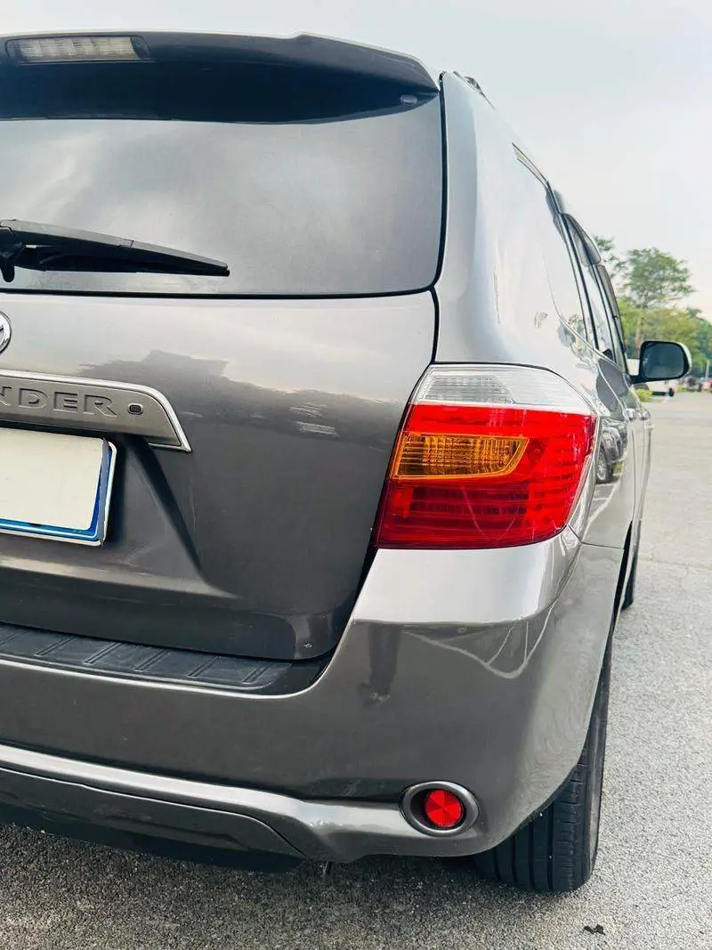 Highlander 2009 2.7L 2WD 7-seat luxury version — 13