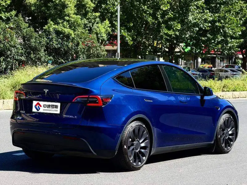Model Y 2022 Performance All-Wheel Drive — 5