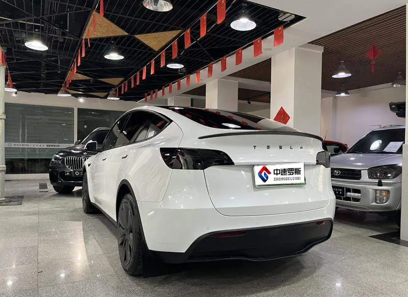 Model Y 2023 Long Range All-Wheel Drive — 5