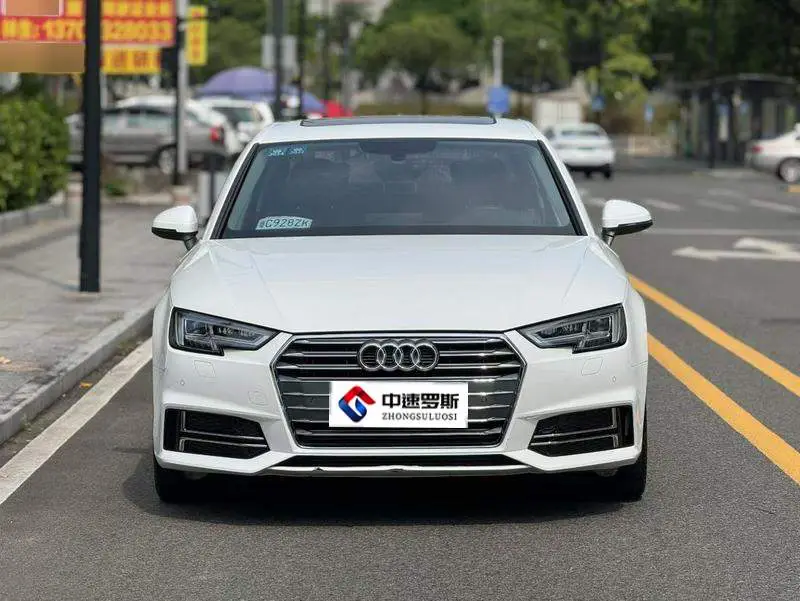 Audi A4L 2018 30th Anniversary Model 40 TFSI Fashion Model — 2