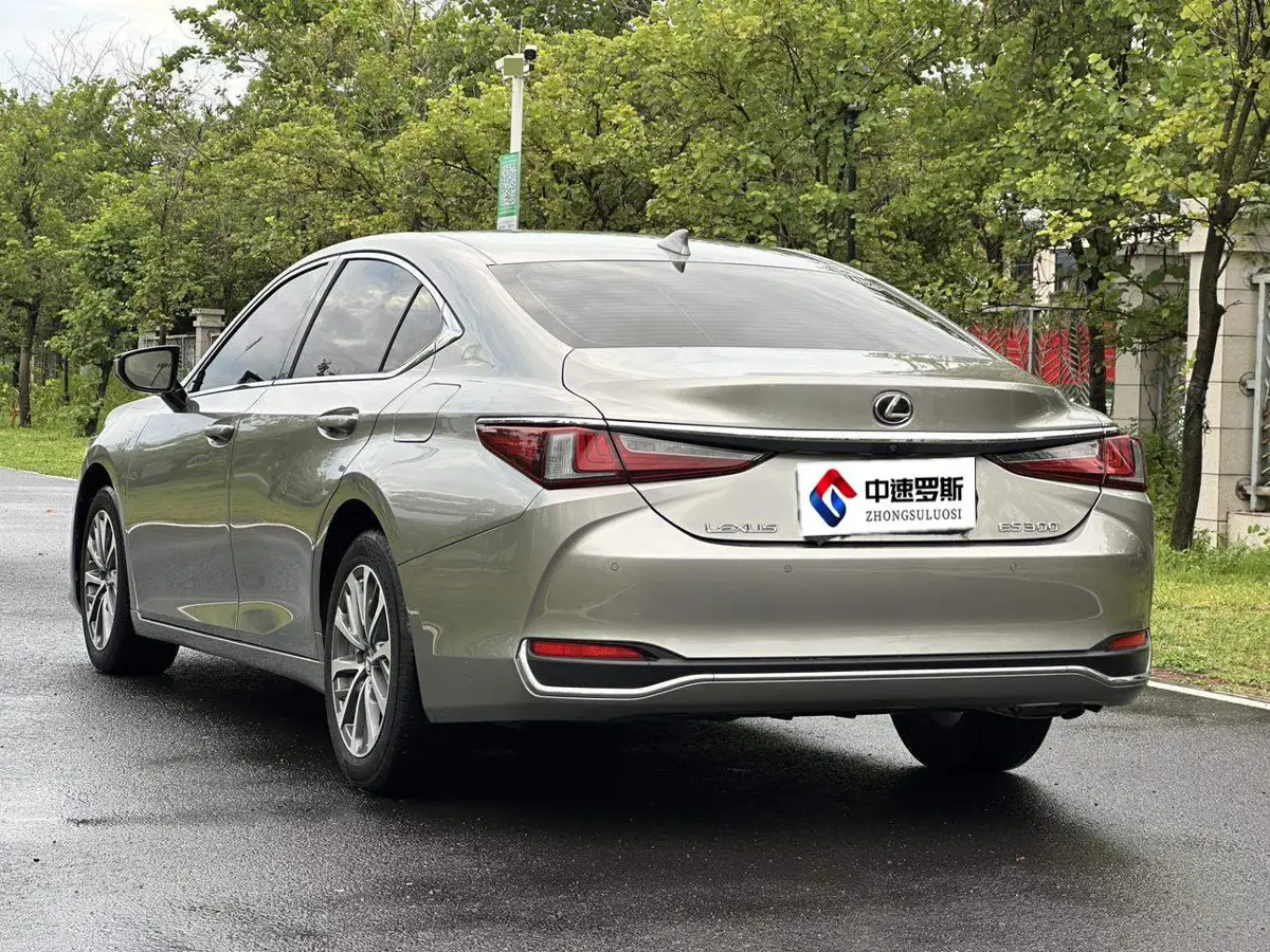 Lexus ES 2022 200 Excellence Edition — 4