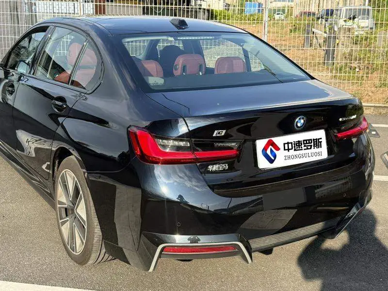 BMW i3 2026 eDrive 40 L Shadow Edition — 2