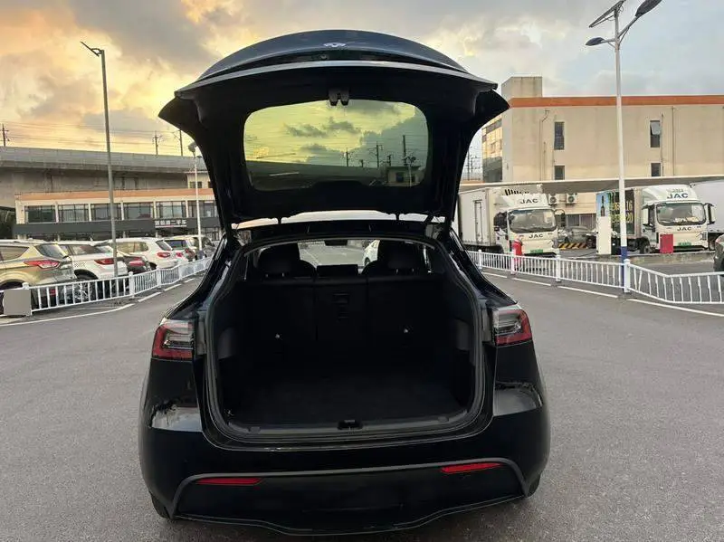 Model Y 2024 rear-wheel drive version — 11