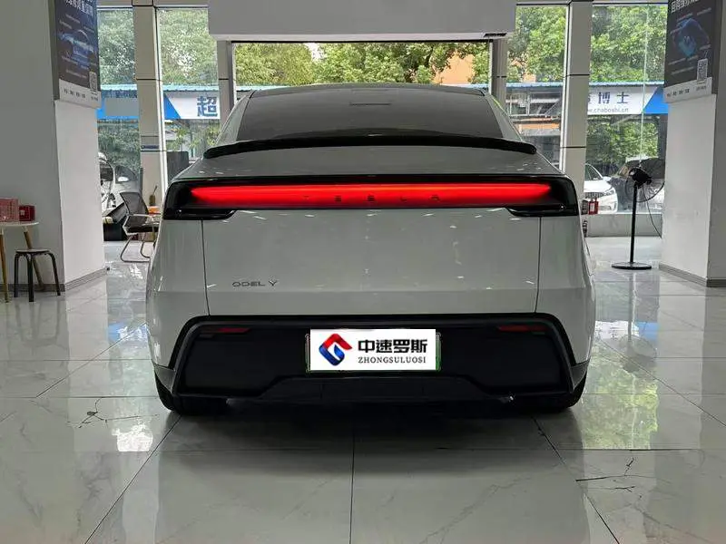 Model Y 2025 rear-wheel drive version — 5