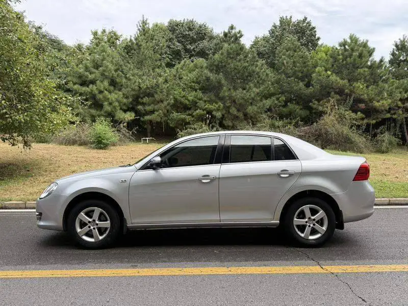 Bora 2011 1.6L Automatic Comfort — 3