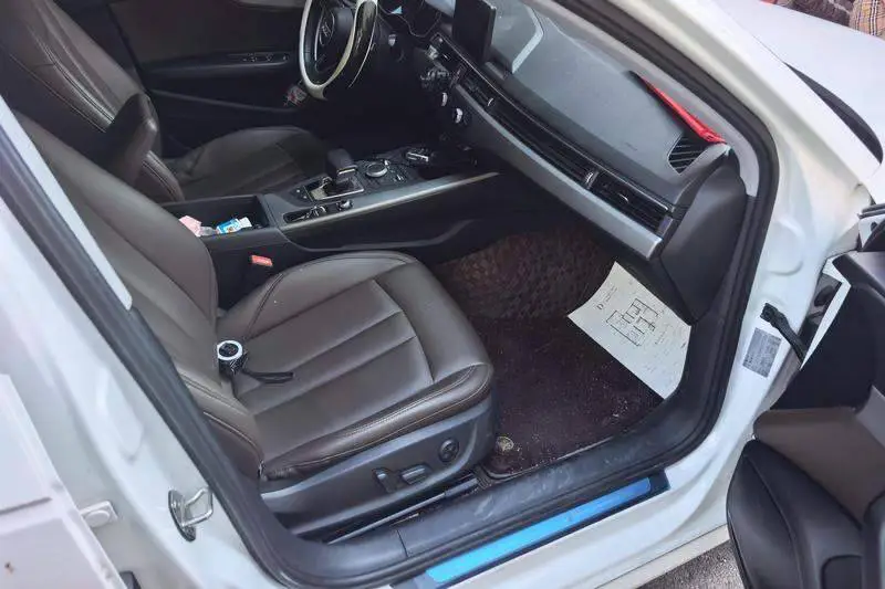 Audi A4L 2019 40 TFSI Progressive National VI — 6